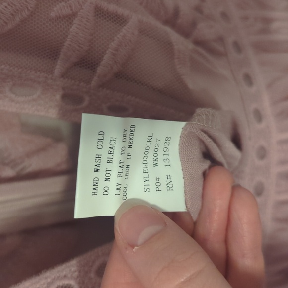 Deep V-neck Lace Maxi Dress - Picture 6 of 6